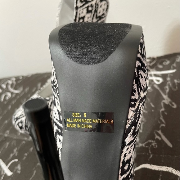 Animal print heels - Picture 3 of 3